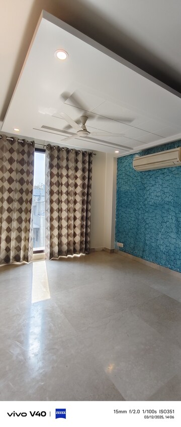 Bedroom in 3 BHK Builder Floor at Defence Colony – for Rent