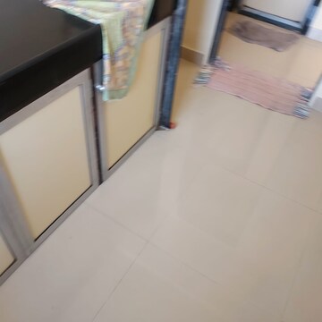 Room in 2 BHK Apartment at Dheeraj Solitaire, Malad West – for Rent