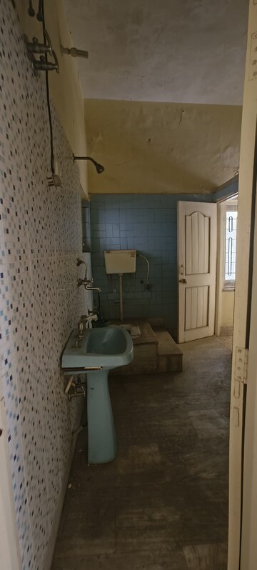 Bathroom in 6+ BHK Independent House at Main Road – for Rent