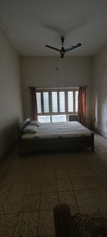Bedroom in 6+ BHK Independent House at Main Road – for Rent