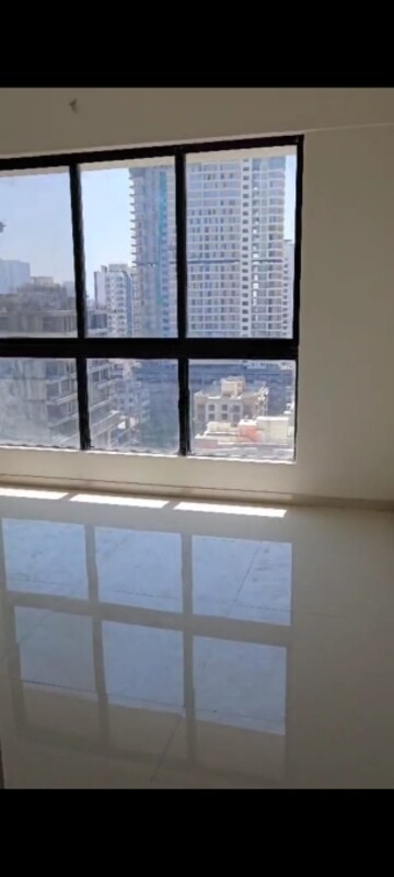 Room in 5 BHK Apartment at Goregaon West – for Rent