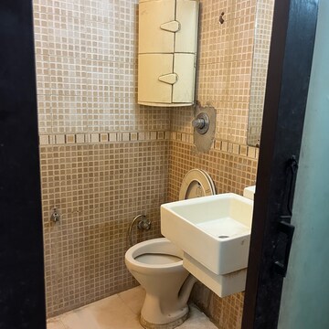 Bathroom in 1 BHK Independent House at Rajinder Nagar – for Rent