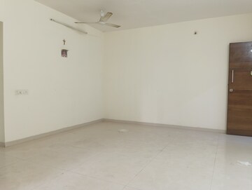Room in 2 BHK Apartment at Romell Diva, Malad West – for Rent