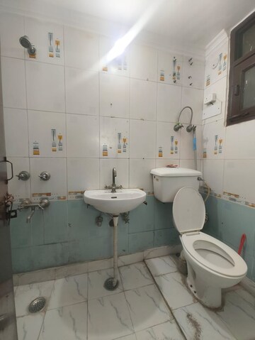 Bathroom in 1 BHK Builder Floor at Saket – for Rent
