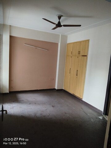 Room in 2 BHK Apartment at GH-7 Crossings Republik, Vijay Nagar – for Rent