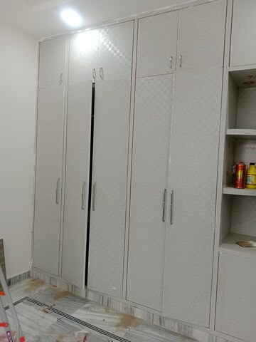Room in 3 BHK Builder Floor at Huda – for Rent