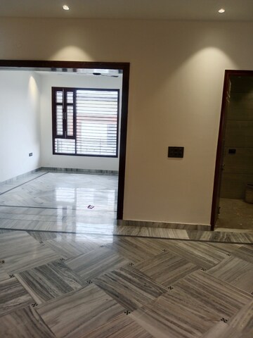 Room in 3 BHK Builder Floor at Huda – for Rent