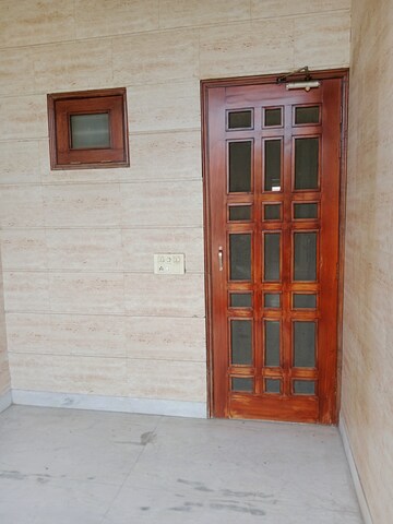 Room in 2.5 BHK Builder Floor at Huda – for Rent