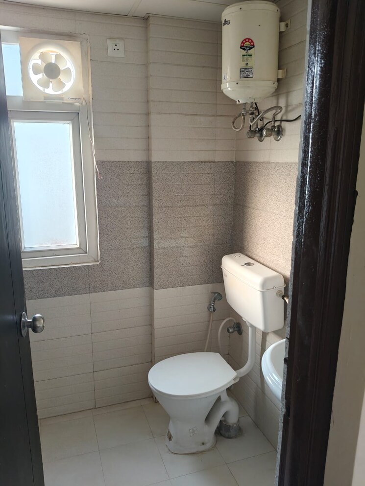 Bathroom, signature-global-orchard-avenue 2 Bedroom 607 Sq.Ft. Apartment In Sector 93 Gurgaon 8339999