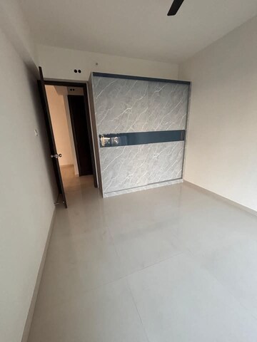 Room in 2.5 BHK Apartment at Bharat Arize, Goregaon West – for Rent