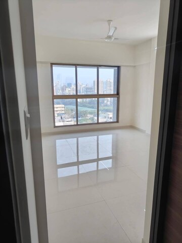 Room in 2.5 BHK Apartment at Bharat Arize, Goregaon West – for Rent