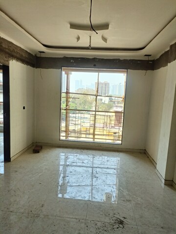 Room in 2.5 BHK Apartment at Kyraa Park, Balkum Pada – for Sale