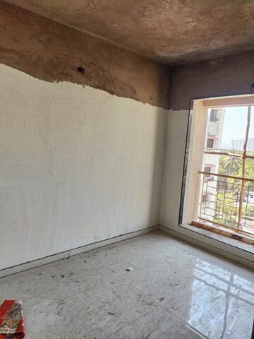 Room in 2.5 BHK Apartment at Kyraa Park, Balkum Pada – for Sale