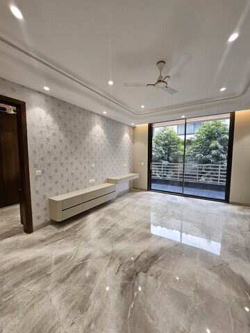 Room in 4 BHK Apartment at L And T The Gateway, Sewri – for Sale