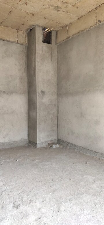 Room in  Showroom at Sushma Capital, Kishanpura – for Sale