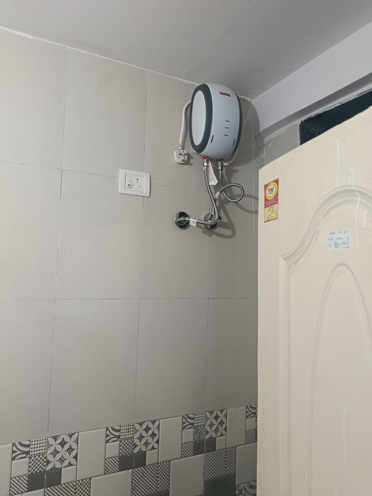 Bathroom, unnat-nagar-chs 1.5 Bedroom 500 Sq.Ft. Apartment In Goregaon West Mumbai 8340227