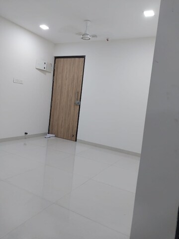 1 BHK Apartment For Rent in UK Iridium, Kandivali East