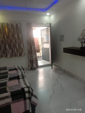 Room in 1 BHK Apartment at Paschim Vihar – for Rent
