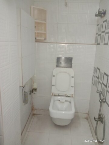 Bathroom in 1 BHK Apartment at Paschim Vihar – for Rent
