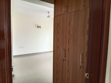 Room in 3.5 BHK Apartment at Prestige Kensington Gardens, Jalahalli – for Rent