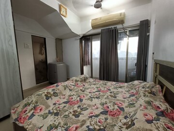 Bedroom in 2 BHK Apartment at Silver Castle Andheri East, Andheri East – for Rent