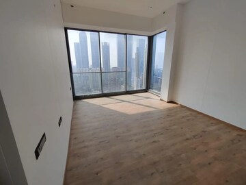 Room in 4 BHK Apartment at Rustomjee Crown, Prabhadevi – for Rent