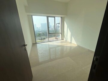 Room in 3 BHK Apartment at Piramal Aranya, Byculla – for Rent