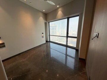 Room in 4 BHK Apartment at Lodha World Crest, Worli – for Rent