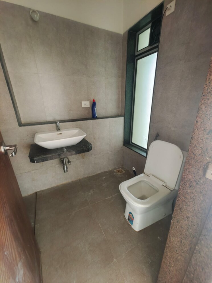 Bathroom, acme-ozone-phase-ii 4 Bedroom 1950 Sq.Ft. Apartment In Manpada Thane 8340378