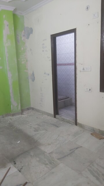 Furnished Amenities in 2.5 BHK Builder Floor at Mayur Vihar – for Sale