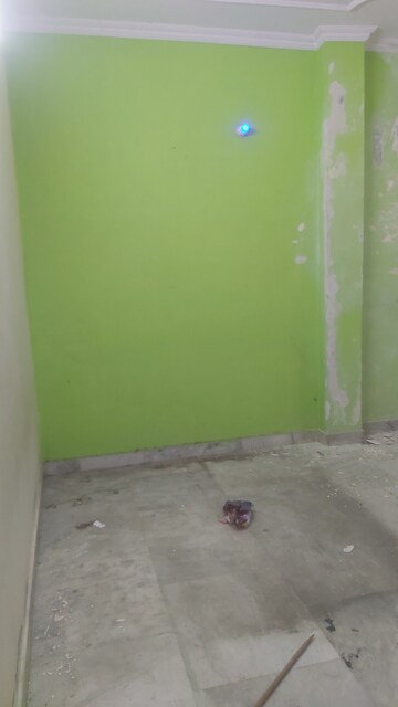 Room in 2.5 BHK Builder Floor at Mayur Vihar – for Sale