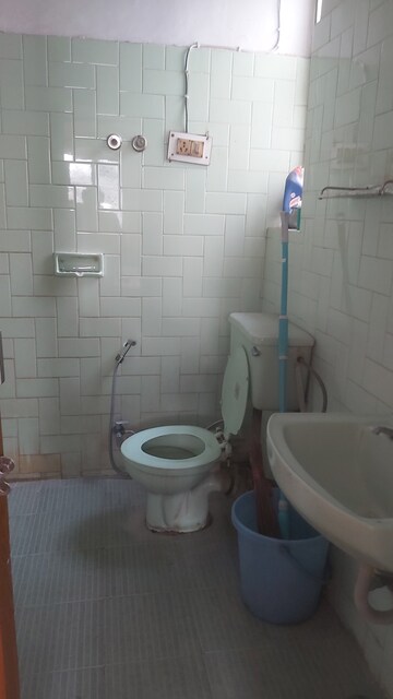 Bathroom in 1 RK Apartment at Mayur Vihar – for Rent