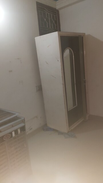 Furnished Amenities in 1.5 BHK Builder Floor at Mayur Vihar – for Rent