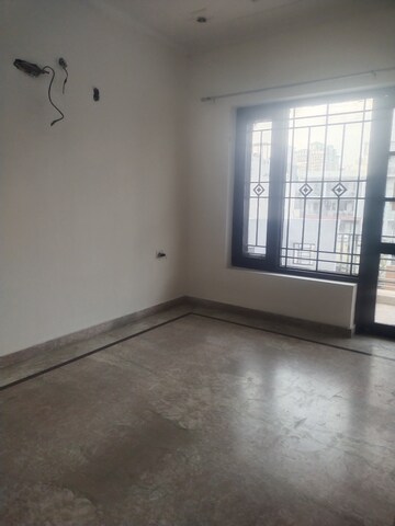 Room in 3 BHK Builder Floor at Sector 43 – for Rent