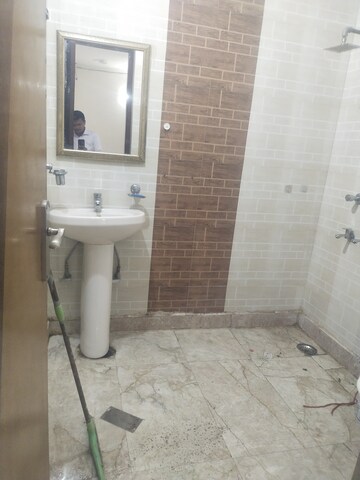 Bathroom in 3 BHK Builder Floor at Sector 43 – for Rent