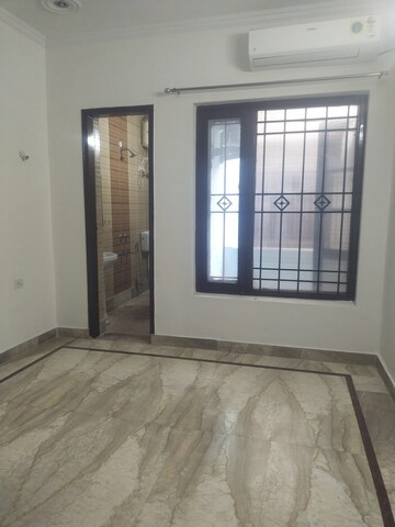 Furnished Amenities in 3 BHK Builder Floor at Sector 43 – for Rent