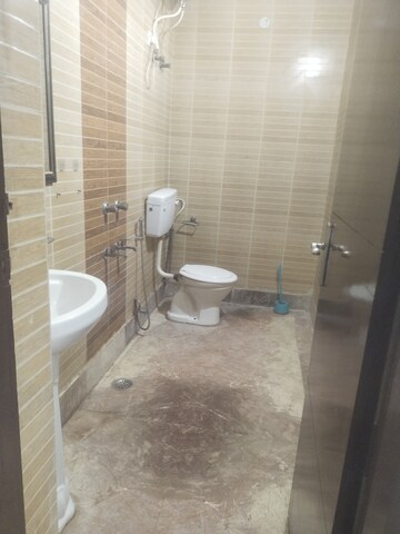 Bathroom in 3 BHK Builder Floor at Sector 43 – for Rent
