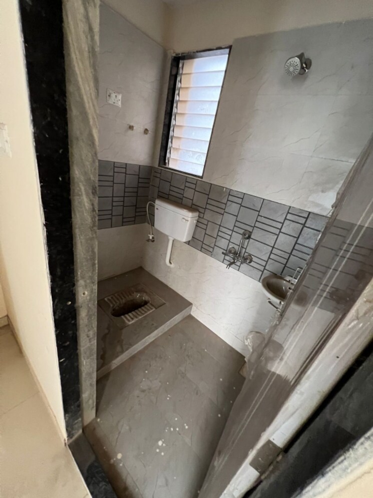 Bathroom, sector 10b ulwe 1 RK 450 Sq.Ft. Apartment In Sector 10b Ulwe Navi Mumbai 8340615