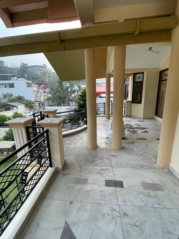 Staircase in 3.5 BHK Villa at JakhaN-Rajpur Road – for Rent
