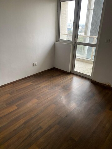 Room in 3 BHK Apartment at ASF Insignia Isle-De-Royale Residences, Gurgaon Faridabad Road – for Rent