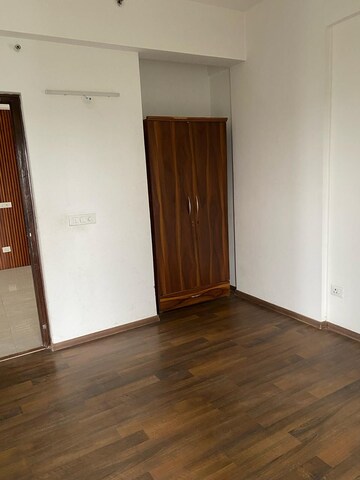 Room in 3 BHK Apartment at ASF Insignia Isle-De-Royale Residences, Gurgaon Faridabad Road – for Rent