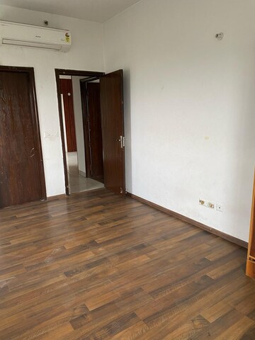 Room in 3 BHK Apartment at ASF Insignia Isle-De-Royale Residences, Gurgaon Faridabad Road – for Rent