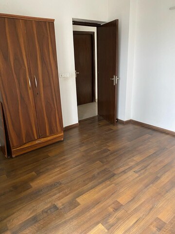 Room in 3 BHK Apartment at ASF Insignia Isle-De-Royale Residences, Gurgaon Faridabad Road – for Rent