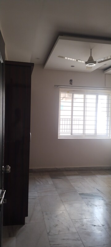 Room in 4 BHK Apartment at Pavani Laxmi Nivas, Madhapur – for Rent