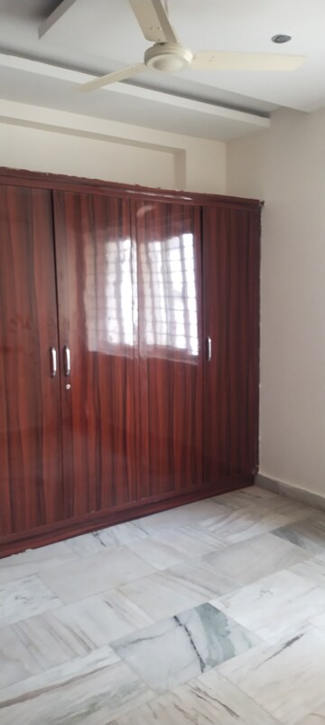 Room in 4 BHK Apartment at Pavani Laxmi Nivas, Madhapur – for Rent