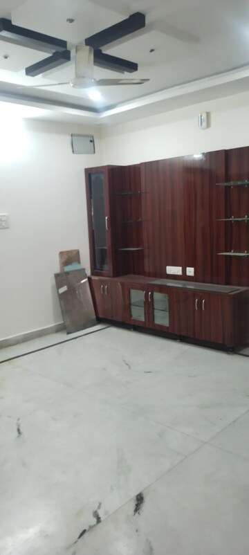 Room in 4 BHK Apartment at Pavani Laxmi Nivas, Madhapur – for Rent