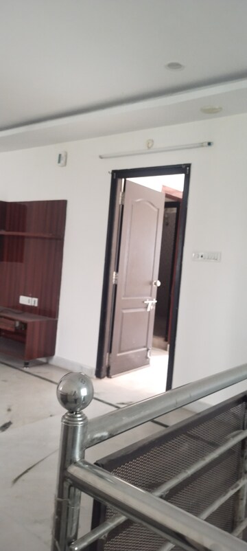 Furnished Amenities in 4 BHK Apartment at Pavani Laxmi Nivas, Madhapur – for Rent