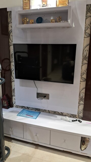 Furnished Amenities in 3.5 BHK Builder Floor at Indrapuram – for Sale