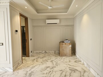 Room in 4 BHK Apartment at Birla Navya, Sector 63a – for Rent