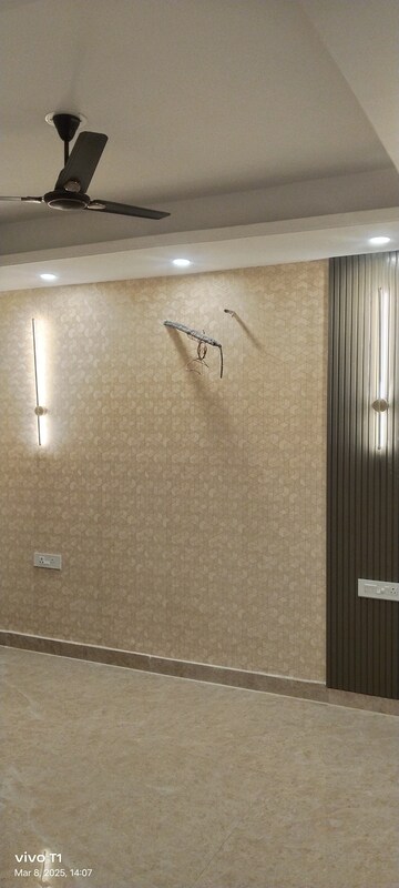 Room in 4 BHK Builder Floor at Aradhya Homes, Sector 67a – for Rent
